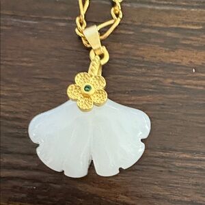 Elegant Gold and White Pendant Necklace